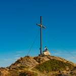 Gipfelkreuz am Grießenkareck im Sommer